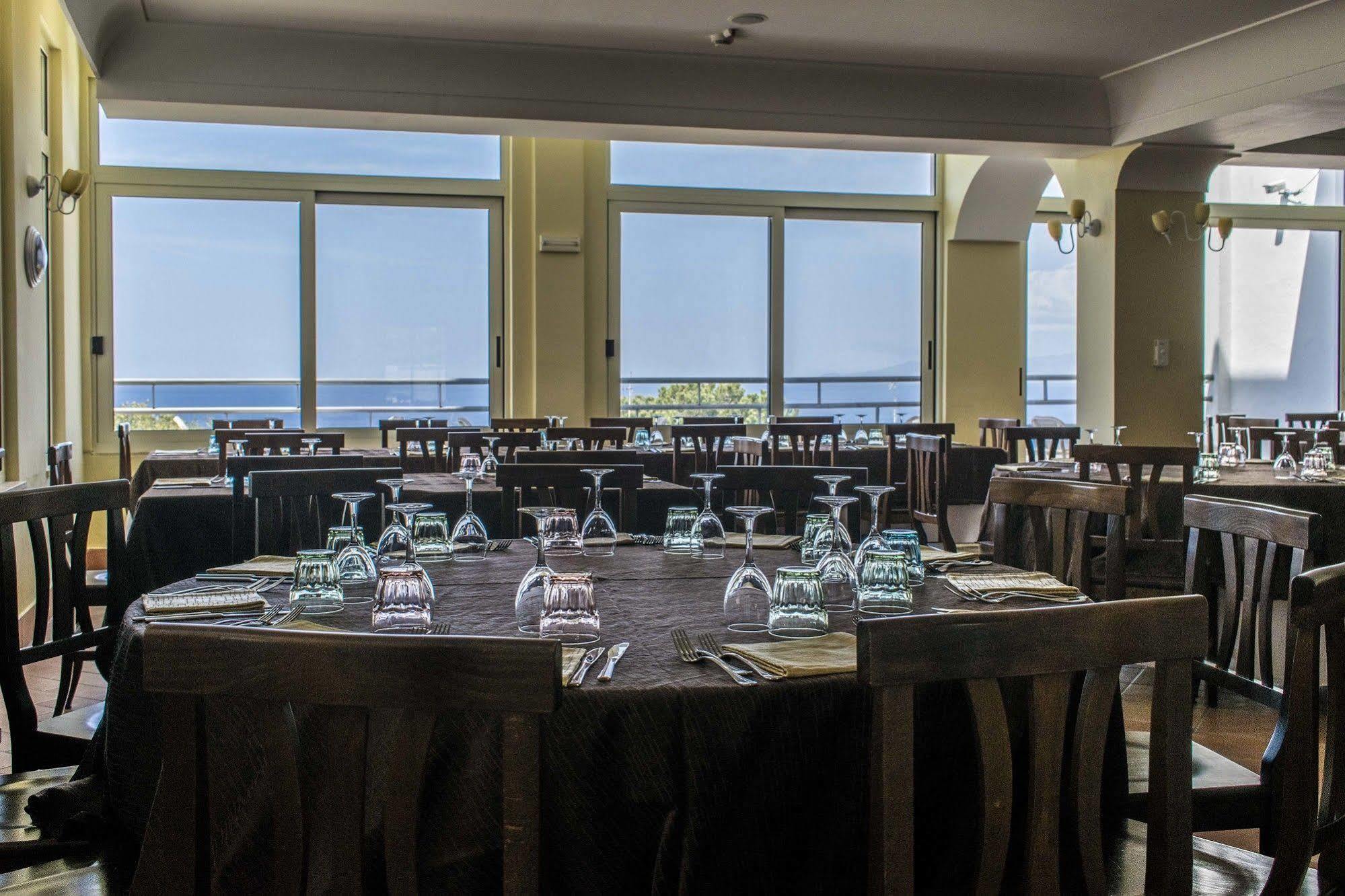 Hotel Baia Palinuro Ngoại thất bức ảnh