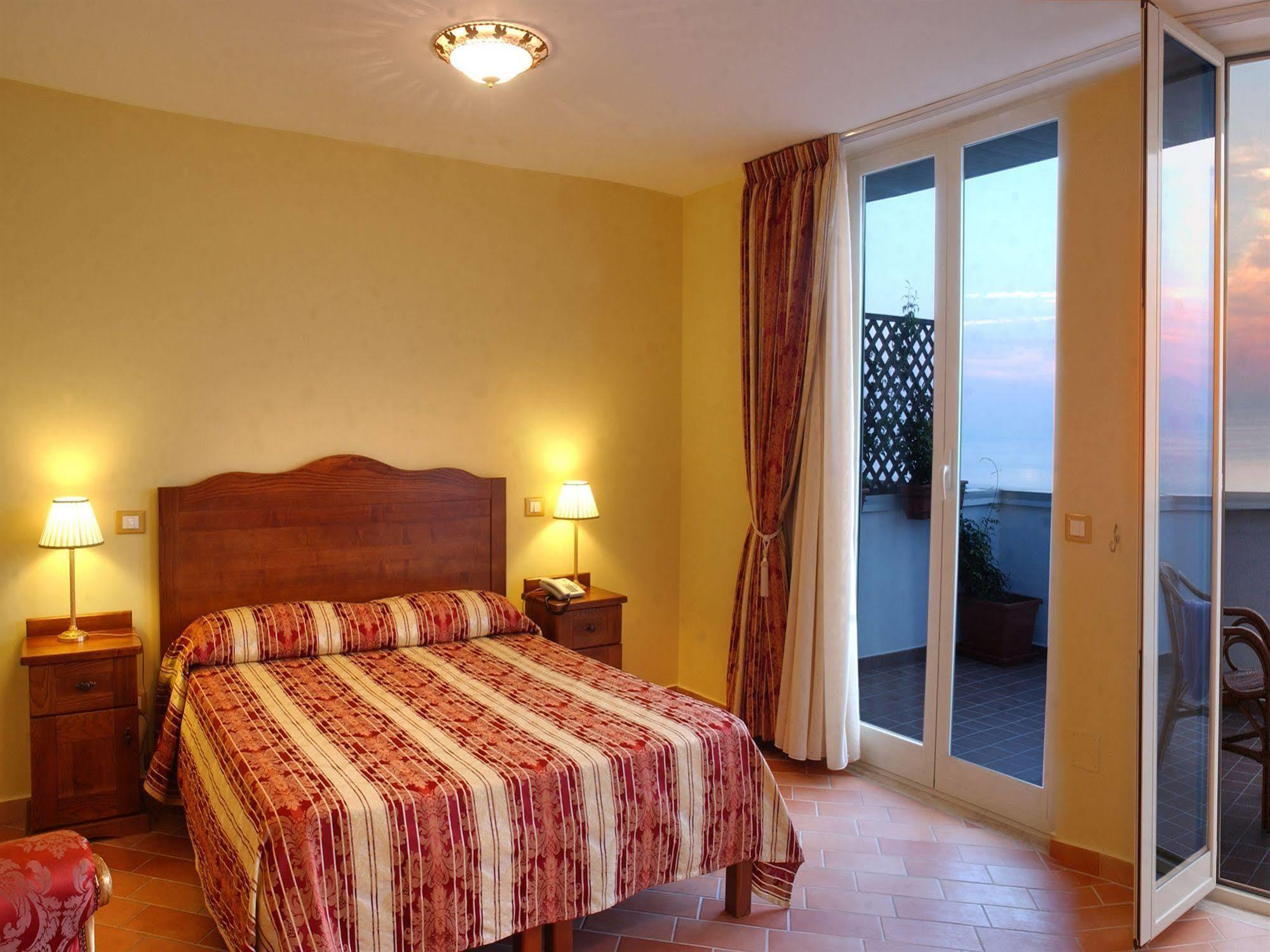 Hotel Baia Palinuro Phòng bức ảnh
