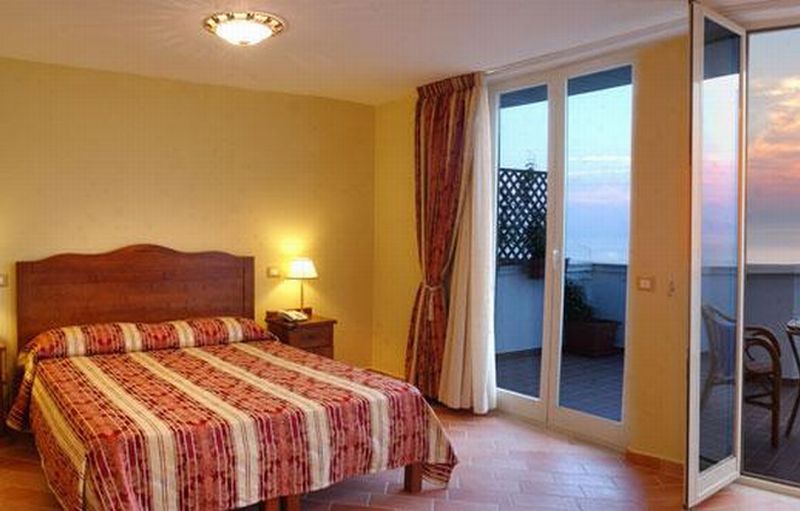 Hotel Baia Palinuro Ngoại thất bức ảnh